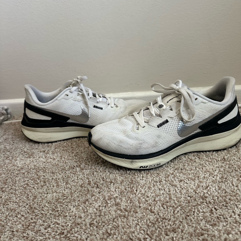 Nike Women’s Structure 25 shoes
